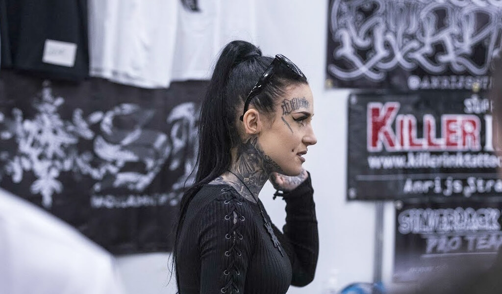 Lady with tattoo at a Killer Ink tattoo convention